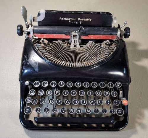 REMINGTON 1931 NOISELESS PORTABLE MODEL 5 TYPEWRITER MADE IN THE USA (SERIAL N-13587)