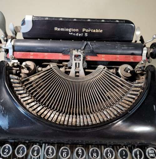 REMINGTON 1931 NOISELESS PORTABLE MODEL 5 TYPEWRITER MADE IN THE USA (SERIAL N-13587)