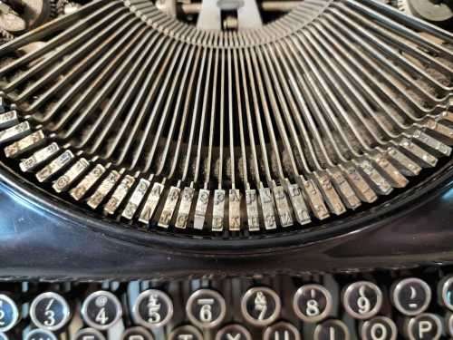 REMINGTON 1931 NOISELESS PORTABLE MODEL 5 TYPEWRITER MADE IN THE USA (SERIAL N-13587)