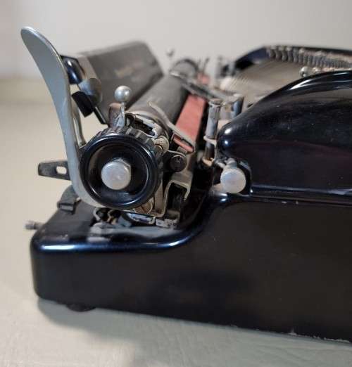 REMINGTON 1931 NOISELESS PORTABLE MODEL 5 TYPEWRITER MADE IN THE USA (SERIAL N-13587)