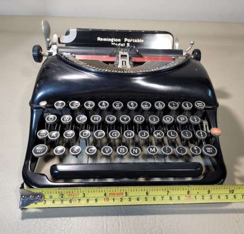 REMINGTON 1931 NOISELESS PORTABLE MODEL 5 TYPEWRITER MADE IN THE USA (SERIAL N-13587)