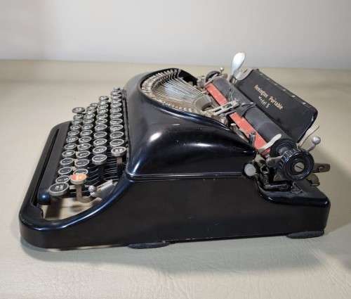 REMINGTON 1931 NOISELESS PORTABLE MODEL 5 TYPEWRITER MADE IN THE USA (SERIAL N-13587)