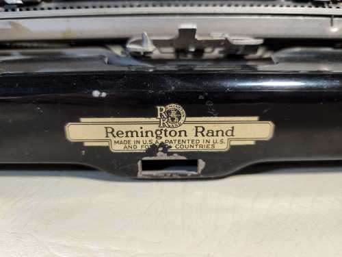 REMINGTON 1931 NOISELESS PORTABLE MODEL 5 TYPEWRITER MADE IN THE USA (SERIAL N-13587)