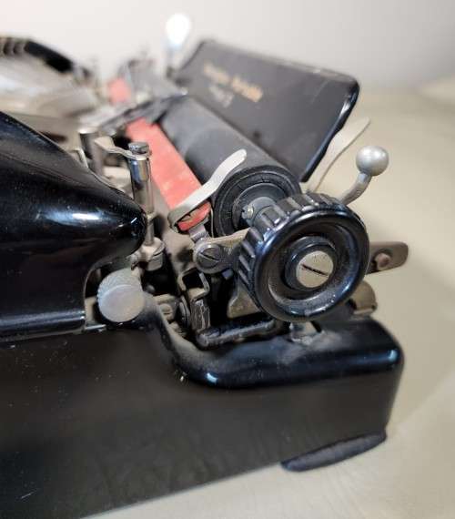 REMINGTON 1931 NOISELESS PORTABLE MODEL 5 TYPEWRITER MADE IN THE USA (SERIAL N-13587)