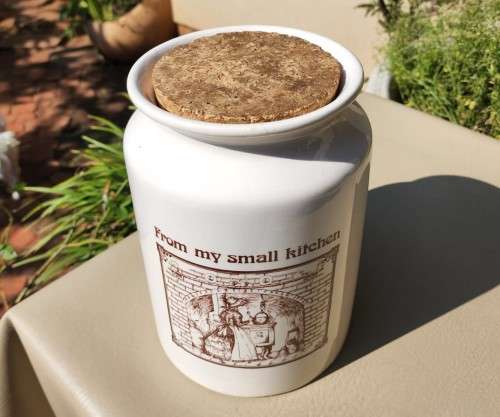 ORANJE POTTERIES VILJOENSKROON RSA CERAMIC BISCUIT JAR FROM MY SMALL KITCHEN WITH CORK LID LARGE (25