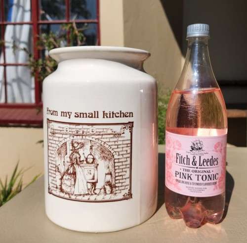 ORANJE POTTERIES VILJOENSKROON RSA CERAMIC BISCUIT JAR FROM MY SMALL KITCHEN WITH CORK LID LARGE (25