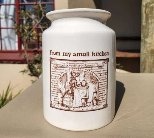 ORANJE POTTERIES VILJOENSKROON RSA CERAMIC BISCUIT JAR FROM MY SMALL KITCHEN WITH CORK LID LARGE (25
