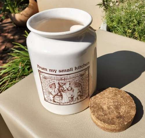 ORANJE POTTERIES VILJOENSKROON RSA CERAMIC BISCUIT JAR FROM MY SMALL KITCHEN WITH CORK LID LARGE (25