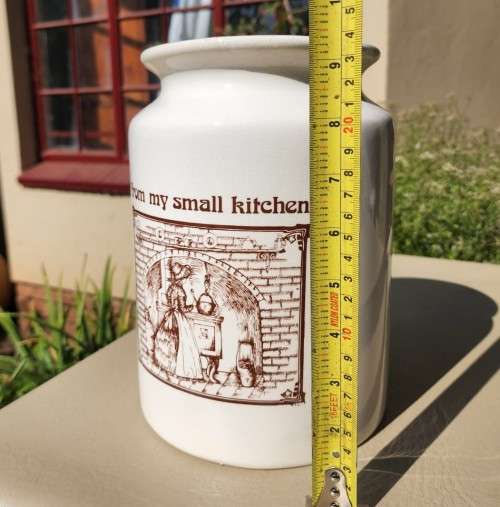 ORANJE POTTERIES VILJOENSKROON RSA CERAMIC BISCUIT JAR FROM MY SMALL KITCHEN WITH CORK LID LARGE (25