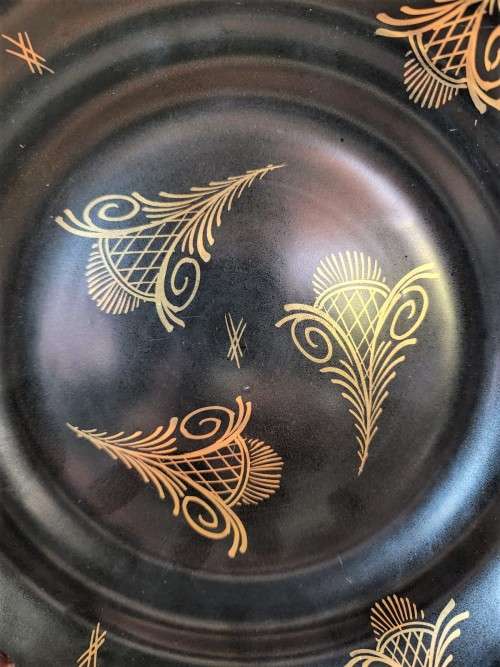 BEAUTIFUL ORA (BLACK AND GOLD) DÉCOR GOUDA HOLLAND PLATE WITH MAT GOLD DETAILING