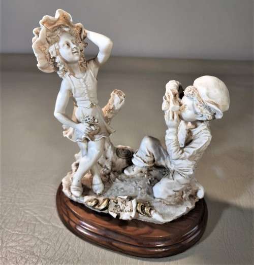 CUTE VINTAGE ITALIAN AURO BELCARI RESIN AND MARBLE STATUE YOUNG BOY TAKING PICTURE OF YOUNG GIRL