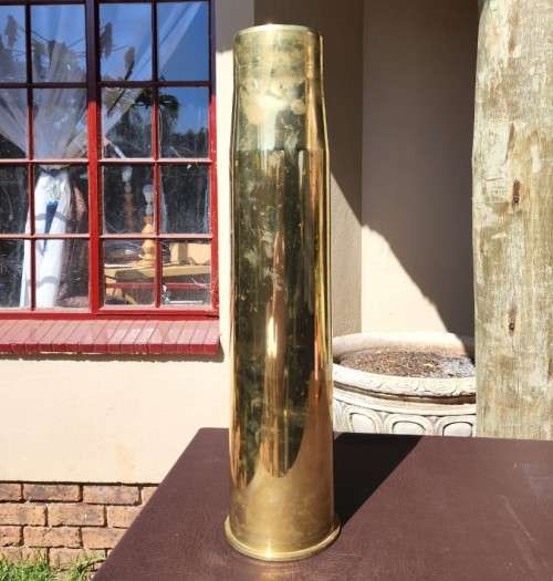 GIGANTIC 61,5CM HIGH 105MM CALIBRE TANK GUN SHELL CASING DATED 1975 WITH PRIMER WEIGHS 6,6KG!