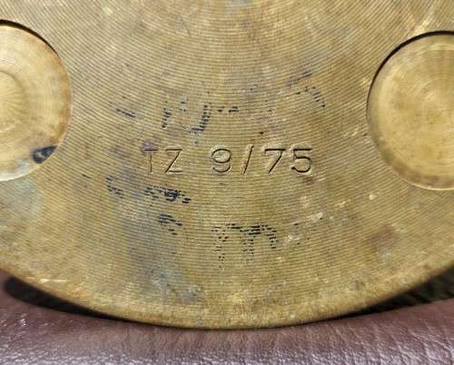 GIGANTIC 61,5CM HIGH 105MM CALIBRE TANK GUN SHELL CASING DATED 1975 WITH PRIMER WEIGHS 6,6KG!