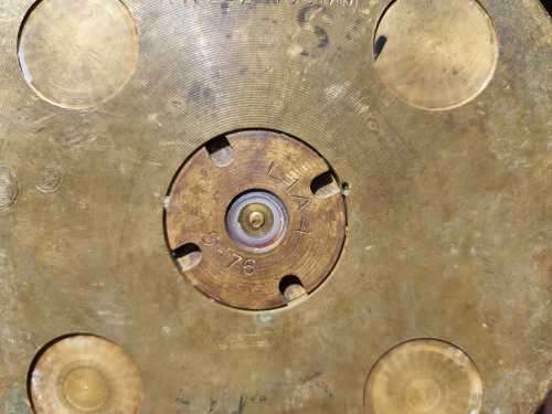 GIGANTIC 61,5CM HIGH 105MM CALIBRE TANK GUN SHELL CASING DATED 1975 WITH PRIMER WEIGHS 6,6KG!