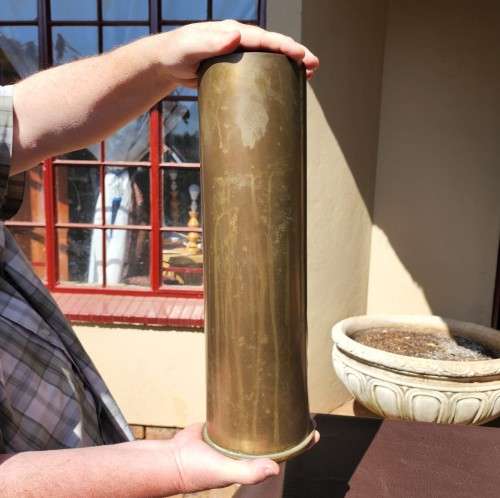 THE MIKE TYSON OF SHELLS  A 20 POUNDER 125MM DIAM/CAL 1969 SHELL CASING WITHOUT PRIMER