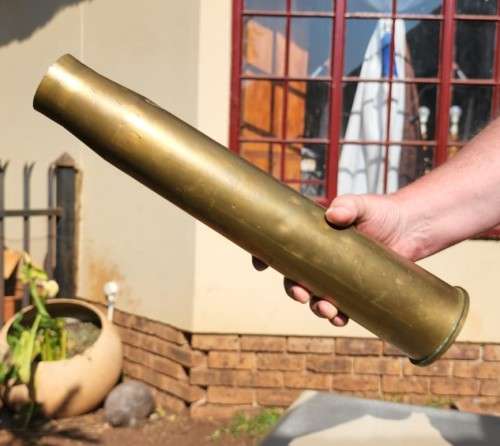WORLD WAR 2 1943 STAMPED 57MM CALIBRE BRITISH TANK GUN SHELL CASING WITH PRIMER
