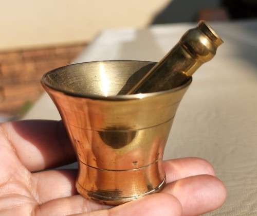 SOLID BRASS MINIATURE MORTAR AND PESTLE - HEAVY (197G) FOR ITS SIZE