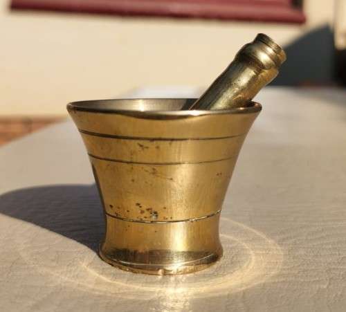 SOLID BRASS MINIATURE MORTAR AND PESTLE - HEAVY (197G) FOR ITS SIZE