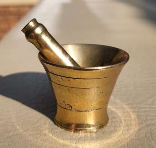 SOLID BRASS MINIATURE MORTAR AND PESTLE - HEAVY (197G) FOR ITS SIZE