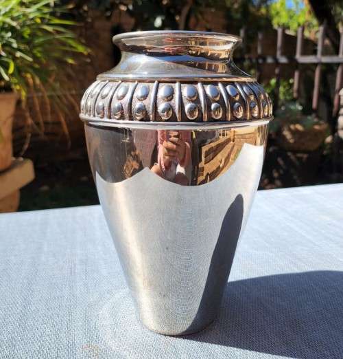 ELEGANT SILVERPLATED VASE WITH DECORATIVE BANDED PATTERN