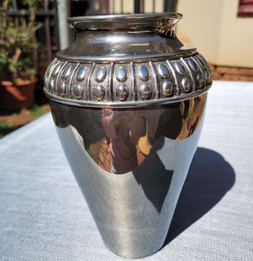 ELEGANT SILVERPLATED VASE WITH DECORATIVE BANDED PATTERN