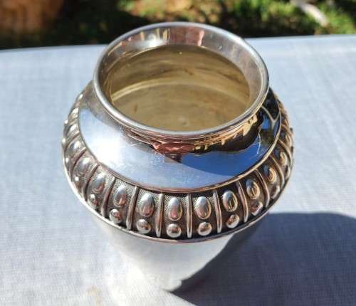 ELEGANT SILVERPLATED VASE WITH DECORATIVE BANDED PATTERN