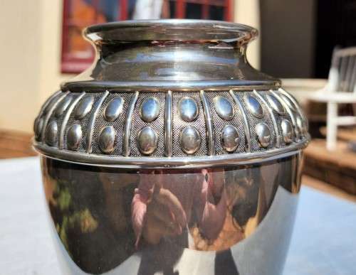 ELEGANT SILVERPLATED VASE WITH DECORATIVE BANDED PATTERN