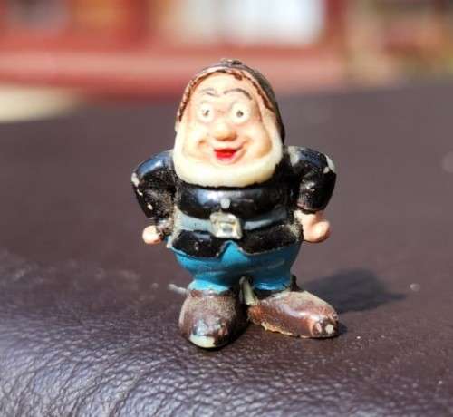 MARX DISNEYKINS FIGURINES FROM THE 1960S - SCARCE GROUP OF 15 INCLUDING SNOW WHITE AND 7 DWARFS