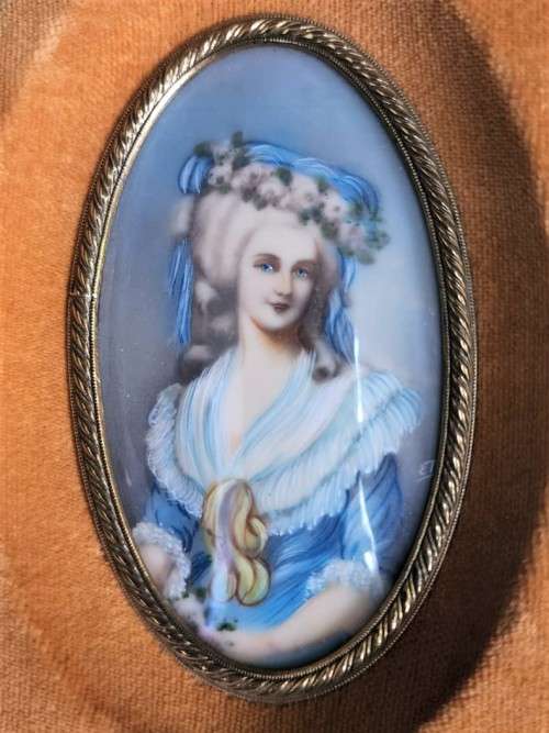SIGNED HANDPAINTED VINTAGE ITALIAN MINIATURES OF VICTORIAN DRESSED LADIES WITH BRASS FRAMES