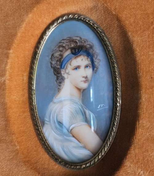 SIGNED HANDPAINTED VINTAGE ITALIAN MINIATURES OF VICTORIAN DRESSED LADIES WITH BRASS FRAMES