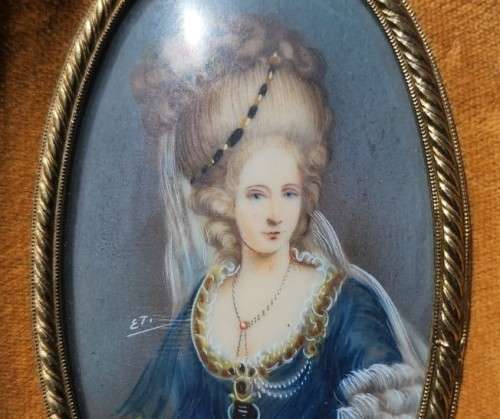 SIGNED HANDPAINTED VINTAGE ITALIAN MINIATURES OF VICTORIAN DRESSED LADIES WITH BRASS FRAMES