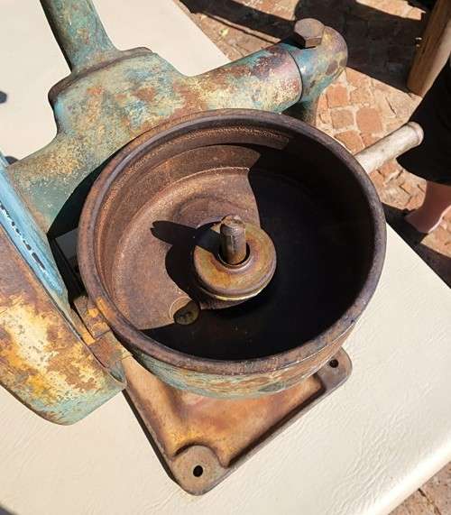 A VINTAGE 1940S FARM ALFA LAVAL SWEDEN JUNIOT NO 15 MILK SEPARATOR