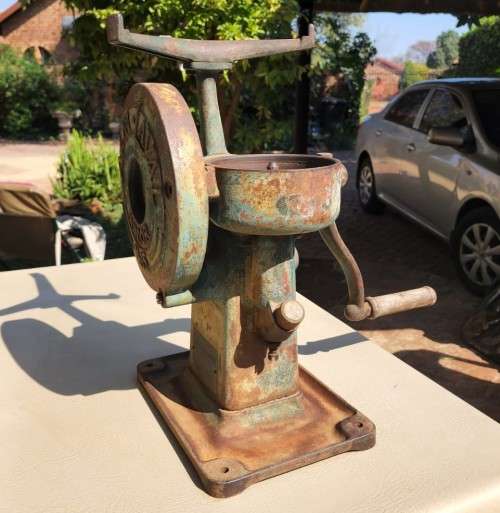 A VINTAGE 1940S FARM ALFA LAVAL SWEDEN JUNIOT NO 15 MILK SEPARATOR