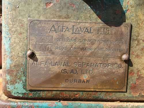 A VINTAGE 1940S FARM ALFA LAVAL SWEDEN JUNIOT NO 15 MILK SEPARATOR