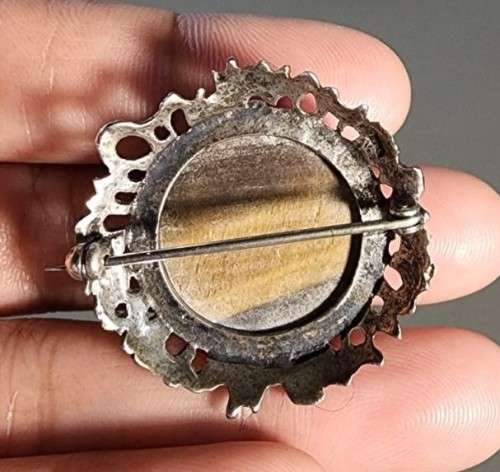 VINTAGE STRIPED BROWN TIGERS EYE BROOCH WITH POSSIBLE STERLING SILVER FRAME