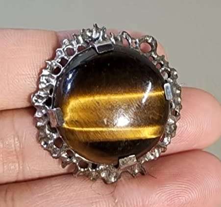 VINTAGE STRIPED BROWN TIGERS EYE BROOCH WITH POSSIBLE STERLING SILVER FRAME