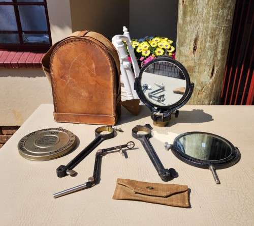 WORLD WAR 2 BRITISH 1943 HELIOGRAPH MK V - 5 INCH SIGNAL MIRROR BOX SET IN LEATHER CASE