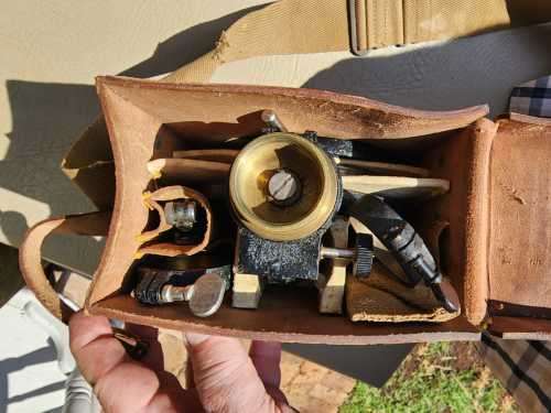 WORLD WAR 2 BRITISH 1943 HELIOGRAPH MK V - 5 INCH SIGNAL MIRROR BOX SET IN LEATHER CASE