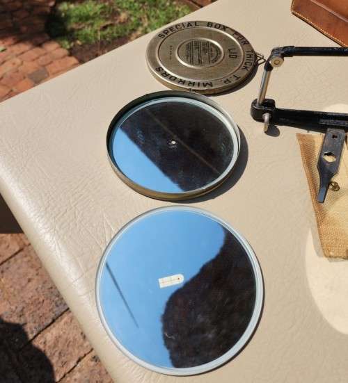 WORLD WAR 2 BRITISH 1943 HELIOGRAPH MK V - 5 INCH SIGNAL MIRROR BOX SET IN LEATHER CASE