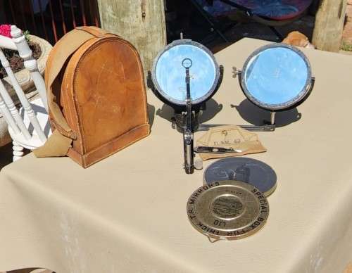 WORLD WAR 2 BRITISH 1943 HELIOGRAPH MK V - 5 INCH SIGNAL MIRROR BOX SET IN LEATHER CASE