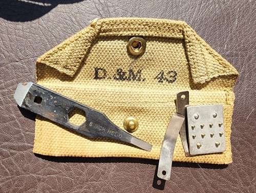 WORLD WAR 2 BRITISH 1943 HELIOGRAPH MK V - 5 INCH SIGNAL MIRROR BOX SET IN LEATHER CASE
