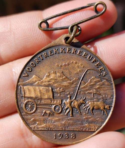 THE GREAT TREK CENTENARY (1838  1938) VOORTREKKERS BRONZE MEDALLION