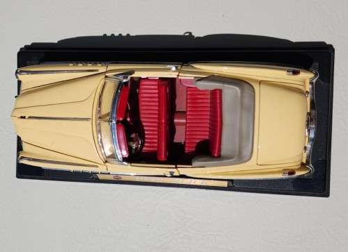 TIMELESS CLASSIC 1949 BUICK ROADMASTER CONVERTIBLE BEIGE CREAM 1:18 SCALE DIECAST CAR MODEL