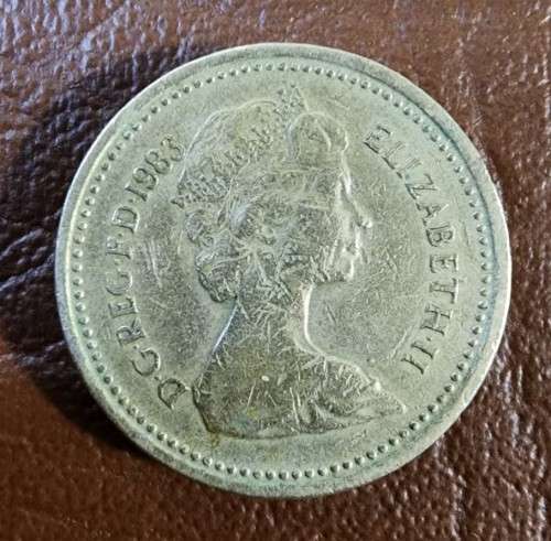 A RARE 1983 UNITED KINGDOM ONE POUND COIN PLUS AN 1984 SCOTTISH 1 POUND COIN AND A 1987 ENGLISH 1 PO
