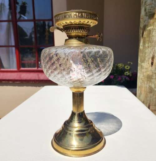 WONDERFULL OLD ENGLISH BRASS DUPLEX (DOUBLE WICK) OIL LAMP WITH LARGE ROUND GLASS OIL FONT