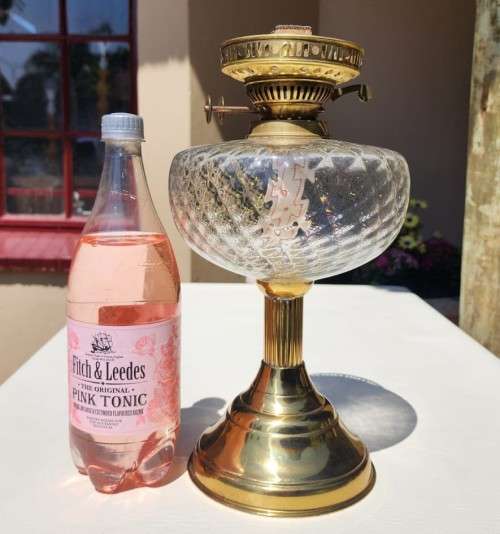 WONDERFULL OLD ENGLISH BRASS DUPLEX (DOUBLE WICK) OIL LAMP WITH LARGE ROUND GLASS OIL FONT