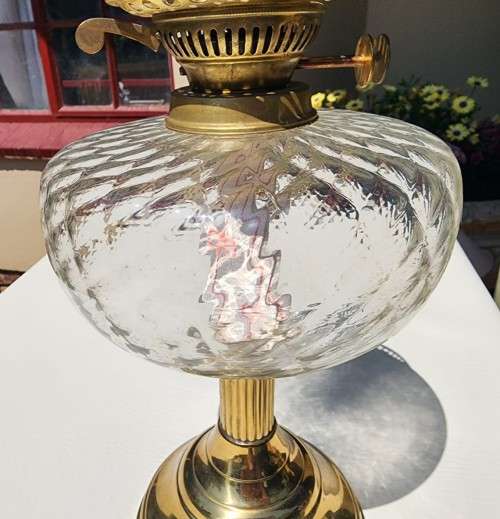 WONDERFULL OLD ENGLISH BRASS DUPLEX (DOUBLE WICK) OIL LAMP WITH LARGE ROUND GLASS OIL FONT