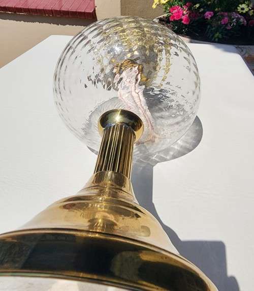 WONDERFULL OLD ENGLISH BRASS DUPLEX (DOUBLE WICK) OIL LAMP WITH LARGE ROUND GLASS OIL FONT