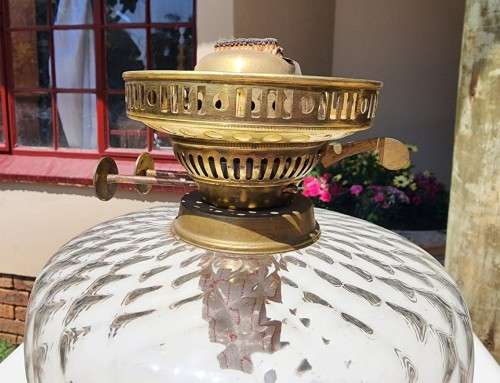 WONDERFULL OLD ENGLISH BRASS DUPLEX (DOUBLE WICK) OIL LAMP WITH LARGE ROUND GLASS OIL FONT