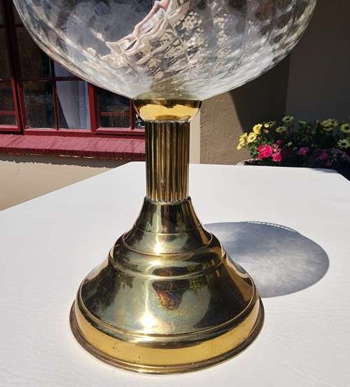 WONDERFULL OLD ENGLISH BRASS DUPLEX (DOUBLE WICK) OIL LAMP WITH LARGE ROUND GLASS OIL FONT